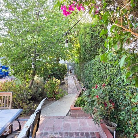 8956 Gladbeck Avenue, Northridge, CA 91324