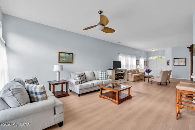 2 Summerlawn Drive, Lakewood, NJ 08701