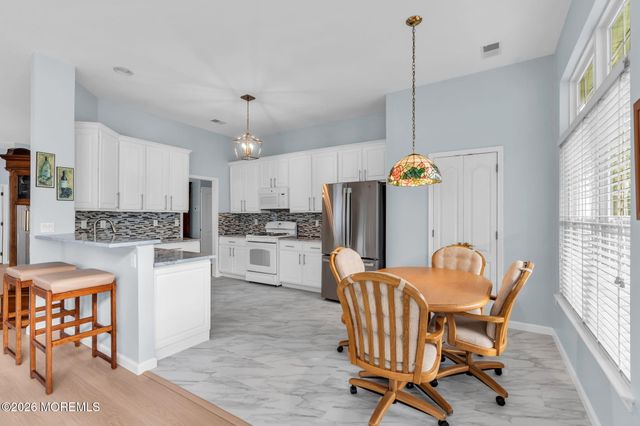 2 Summerlawn Drive, Lakewood, NJ 08701