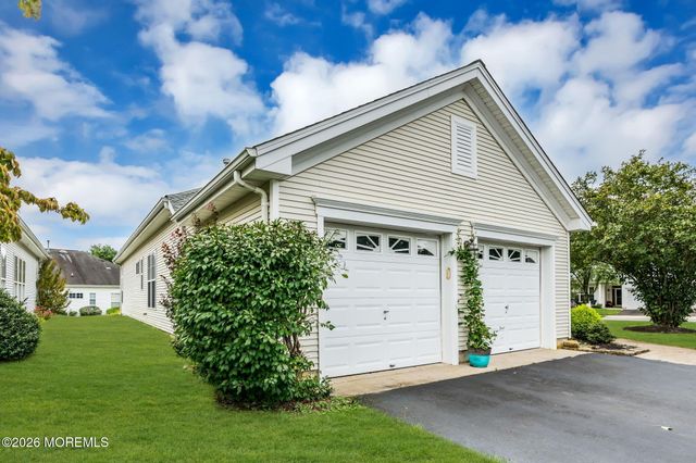 2 Summerlawn Drive, Lakewood, NJ 08701