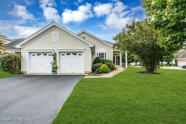 2 Summerlawn Drive, Lakewood, NJ 08701