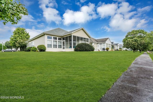 2 Summerlawn Drive, Lakewood, NJ 08701