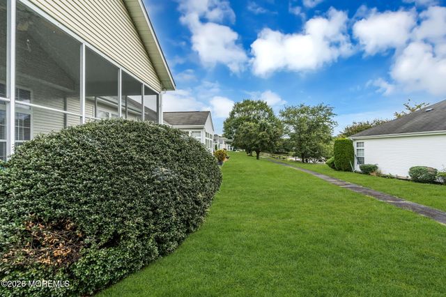 2 Summerlawn Drive, Lakewood, NJ 08701