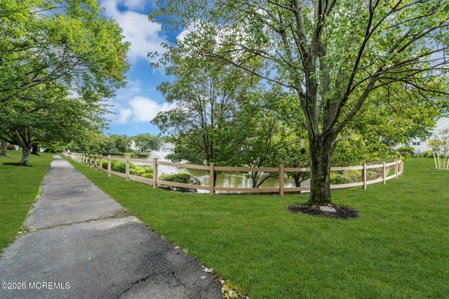 2 Summerlawn Drive, Lakewood, NJ 08701