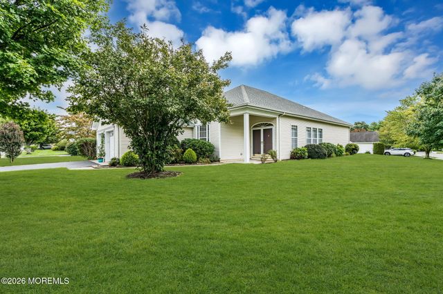 2 Summerlawn Drive, Lakewood, NJ 08701