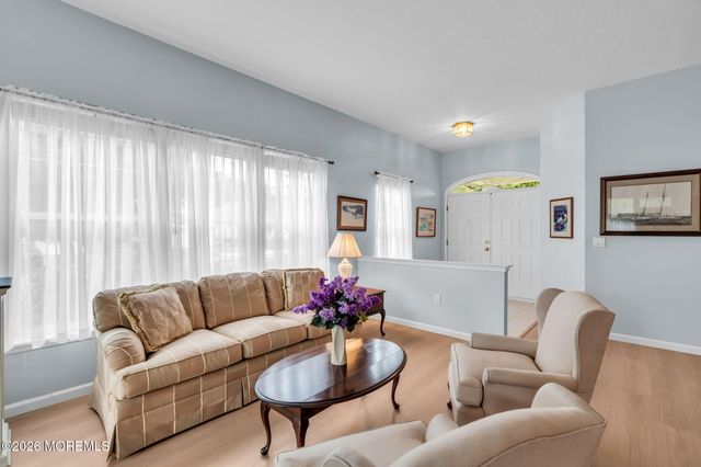2 Summerlawn Drive, Lakewood, NJ 08701