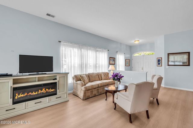 2 Summerlawn Drive, Lakewood, NJ 08701