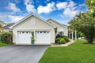 2 Summerlawn Drive, Lakewood, NJ 08701