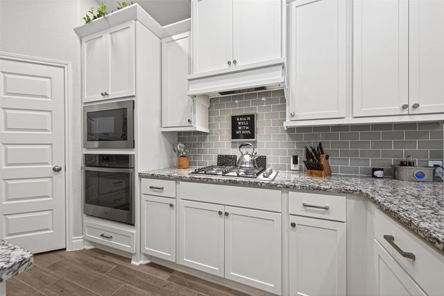 561 Cedar Harbor Court, Conroe, TX 77304