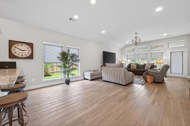 561 Cedar Harbor Court, Conroe, TX 77304