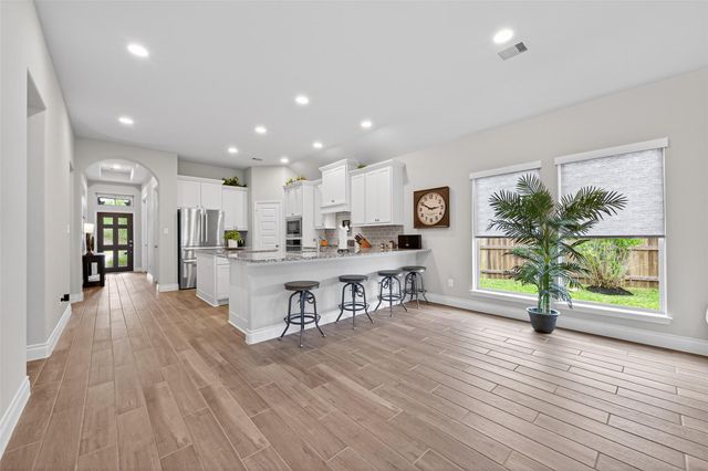 561 Cedar Harbor Court, Conroe, TX 77304