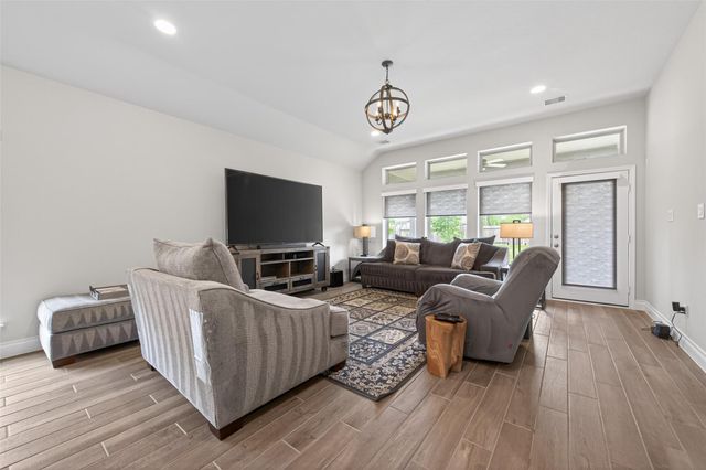 561 Cedar Harbor Court, Conroe, TX 77304