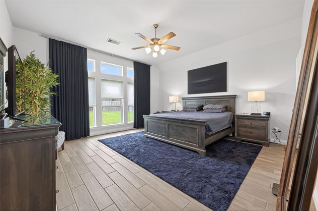 561 Cedar Harbor Court, Conroe, TX 77304