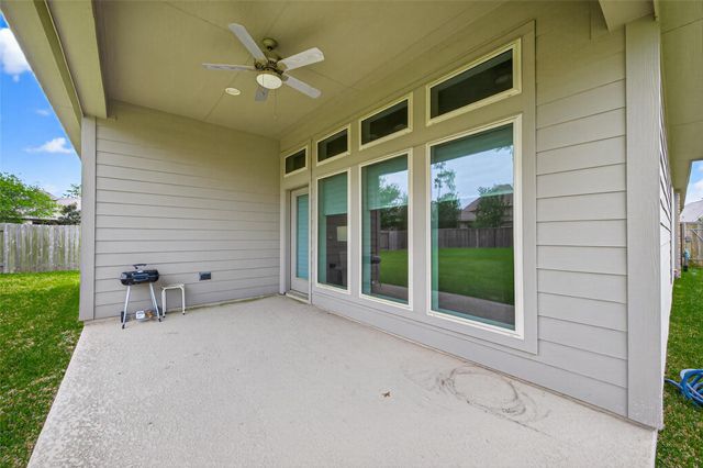 561 Cedar Harbor Court, Conroe, TX 77304