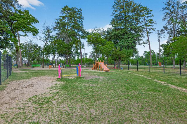 561 Cedar Harbor Court, Conroe, TX 77304