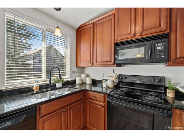 392 Fir Ln, Broomfield, CO 80020