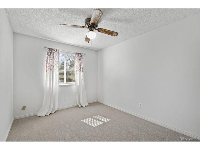 392 Fir Ln, Broomfield, CO 80020