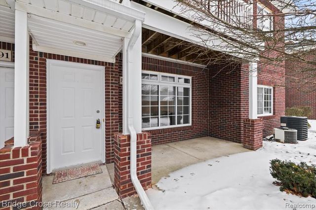 5685 Twin Oaks Drive, Sterling Heights, MI 48314