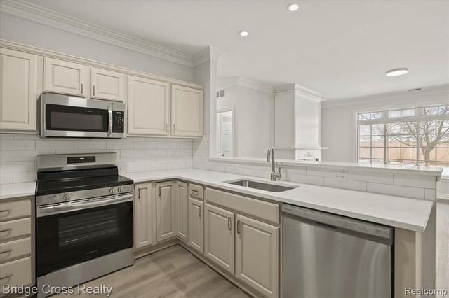 5685 Twin Oaks Drive, Sterling Heights, MI 48314