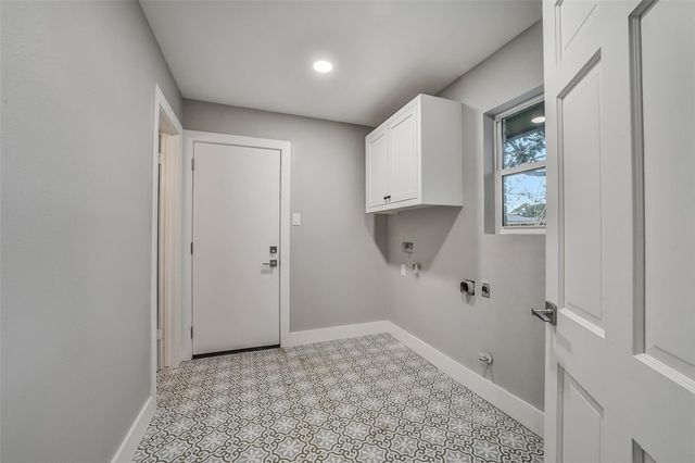 5318 Queensloch Drive, Houston, TX 77096