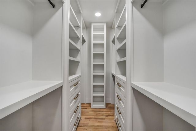 5318 Queensloch Drive, Houston, TX 77096