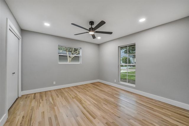 5318 Queensloch Drive, Houston, TX 77096