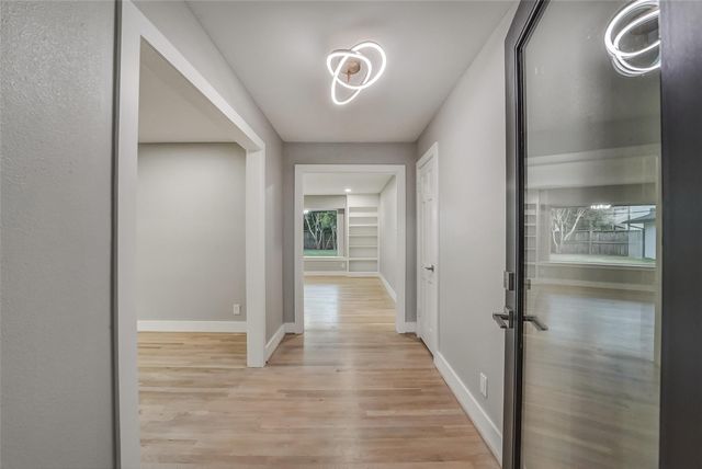 5318 Queensloch Drive, Houston, TX 77096