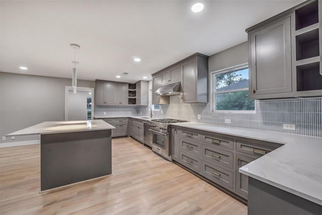 5318 Queensloch Drive, Houston, TX 77096