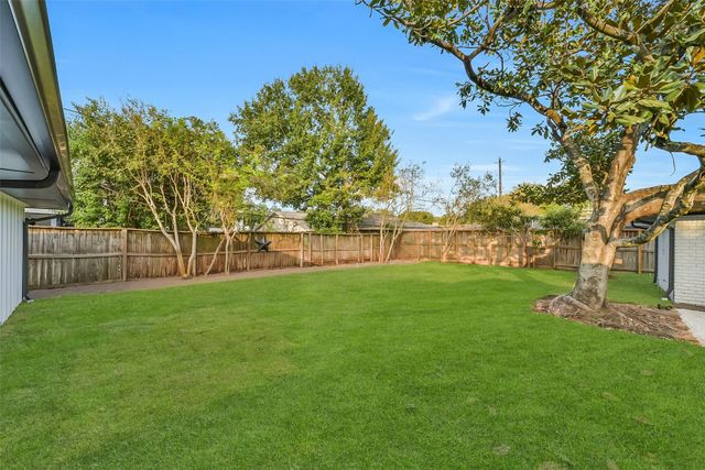 5318 Queensloch Drive, Houston, TX 77096