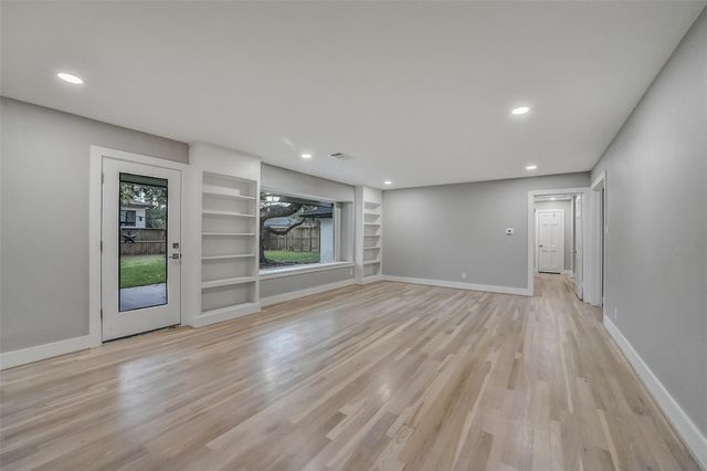 5318 Queensloch Drive, Houston, TX 77096