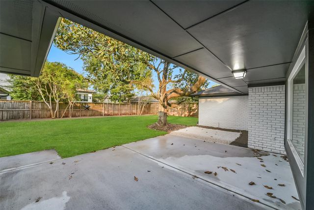 5318 Queensloch Drive, Houston, TX 77096