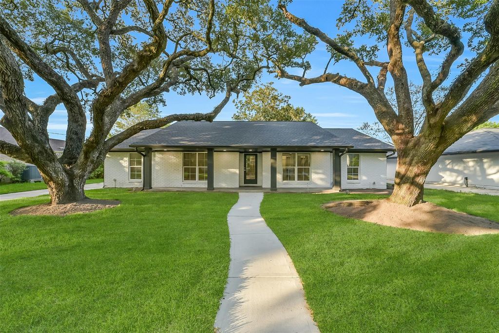 5318 Queensloch Drive, Houston, TX 77096