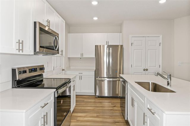 9868 PELICAN COAST DRIVE, Dade City, FL 33525