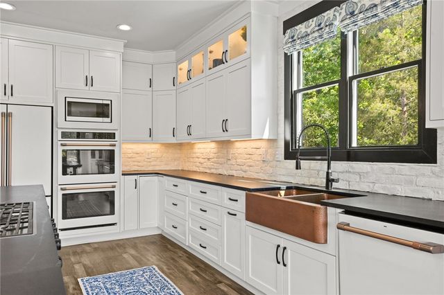 376 Abercrombie Point, Greenwood, SC 29649