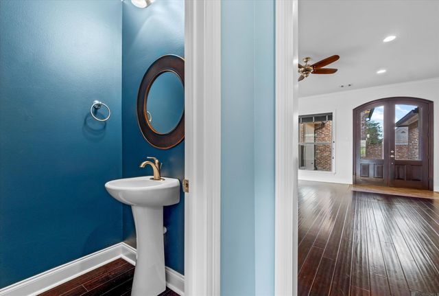 6086 Tezcuco Ct, Gonzales, LA 70737