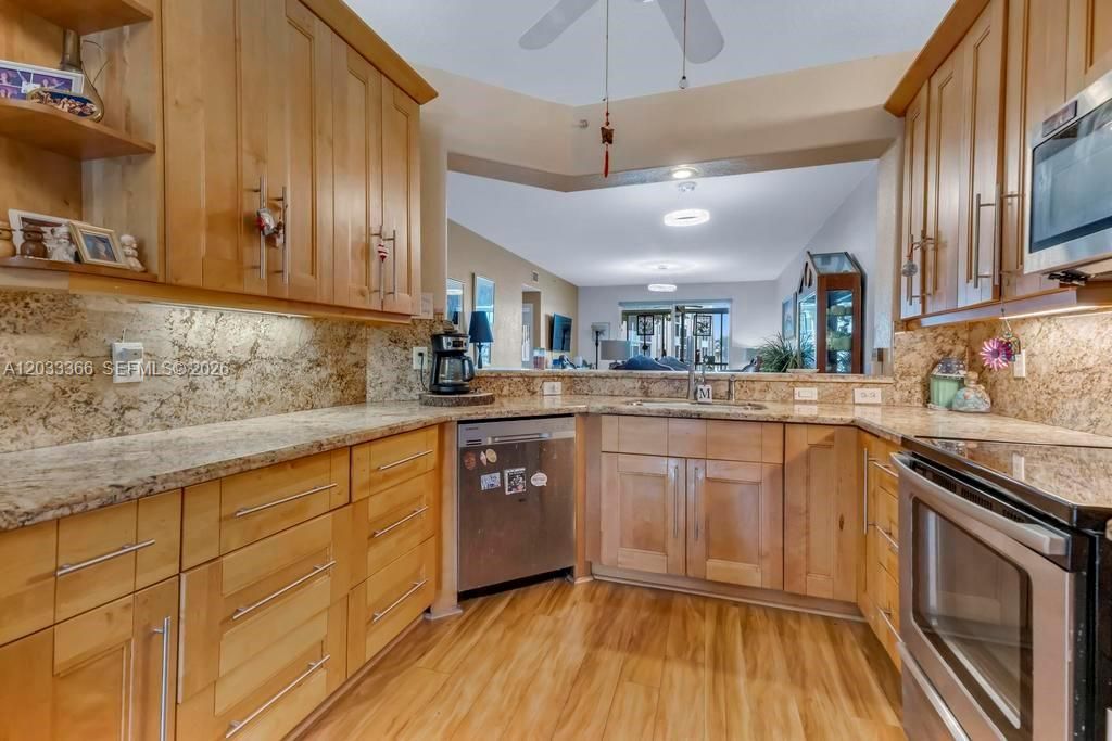 Image 10 of property listing at 7727 Southampton Ter 202, Tamarac, FL 33321
