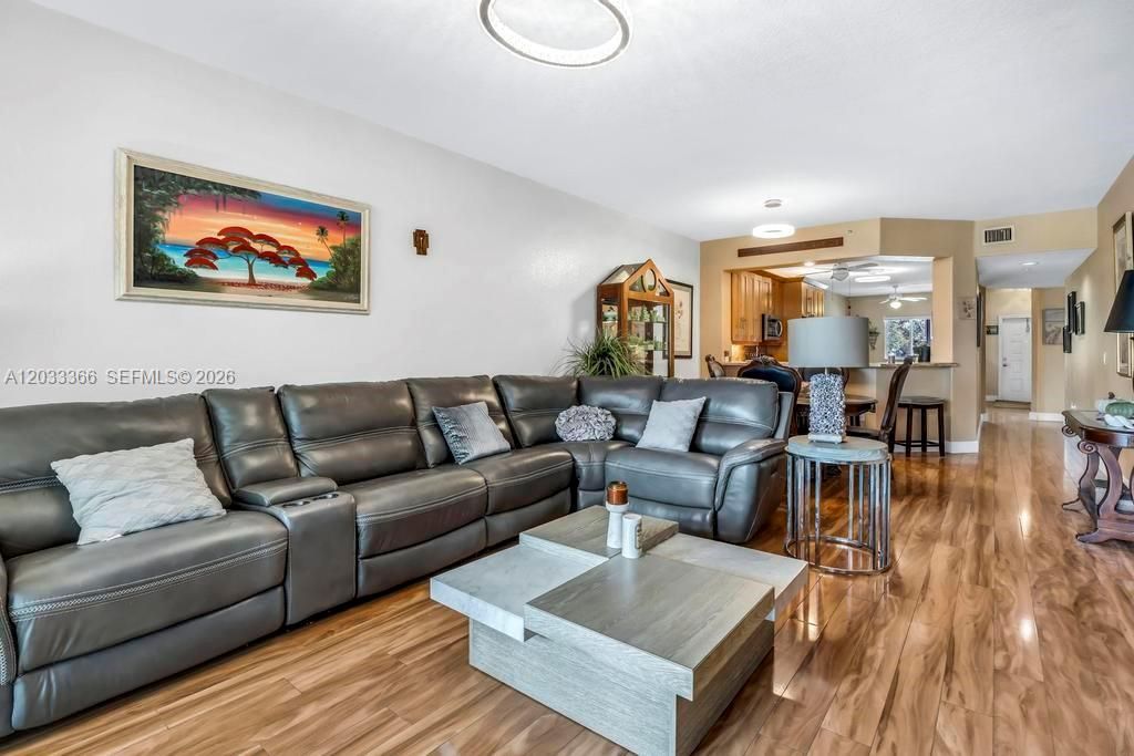 Image 17 of property listing at 7727 Southampton Ter 202, Tamarac, FL 33321