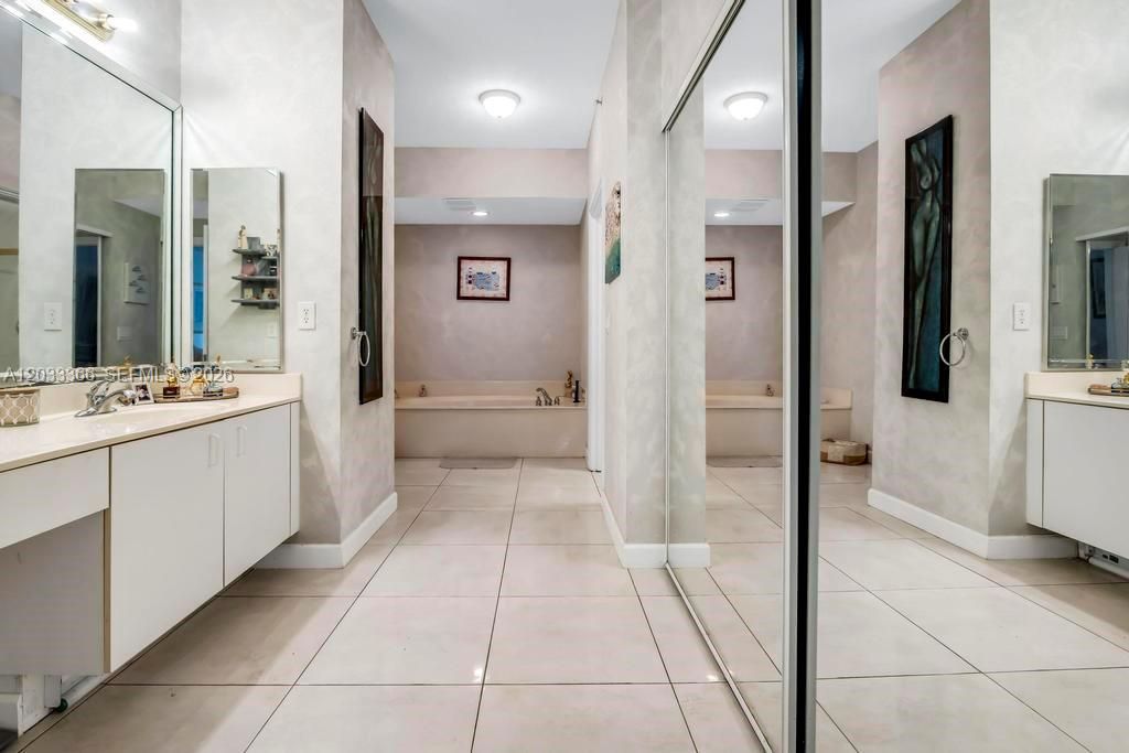 Image 21 of property listing at 7727 Southampton Ter 202, Tamarac, FL 33321