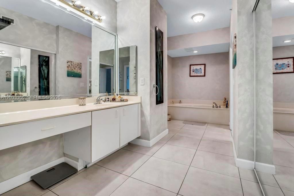 Image 22 of property listing at 7727 Southampton Ter 202, Tamarac, FL 33321