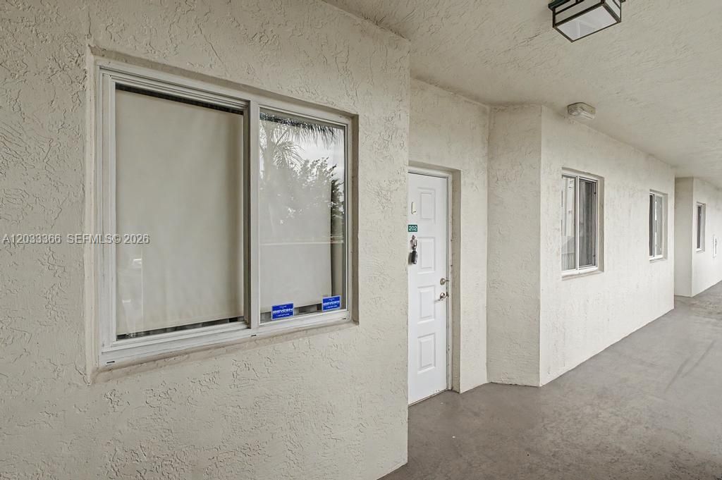 Image 3 of property listing at 7727 Southampton Ter 202, Tamarac, FL 33321