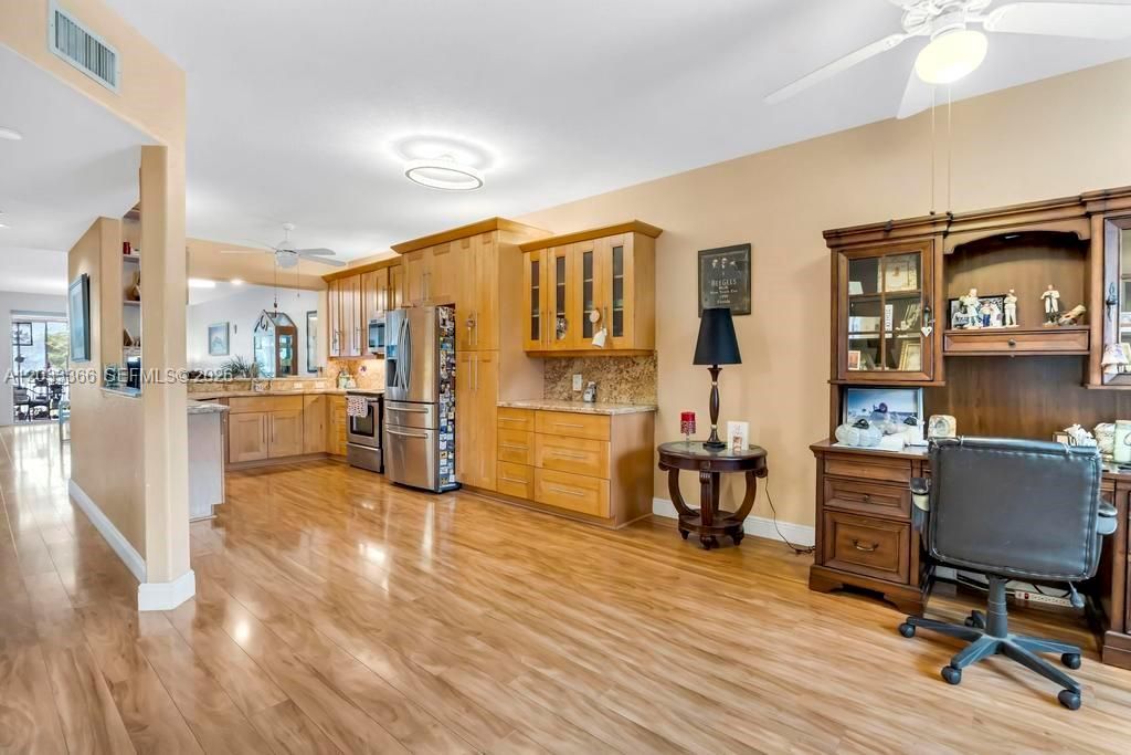 Image 4 of property listing at 7727 Southampton Ter 202, Tamarac, FL 33321