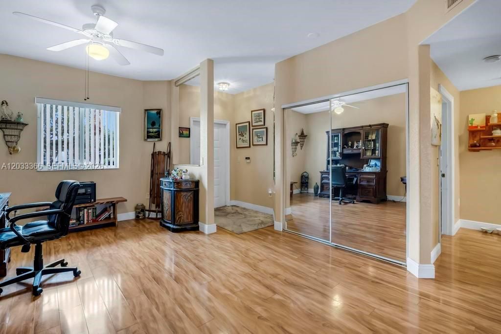 Image 6 of property listing at 7727 Southampton Ter 202, Tamarac, FL 33321