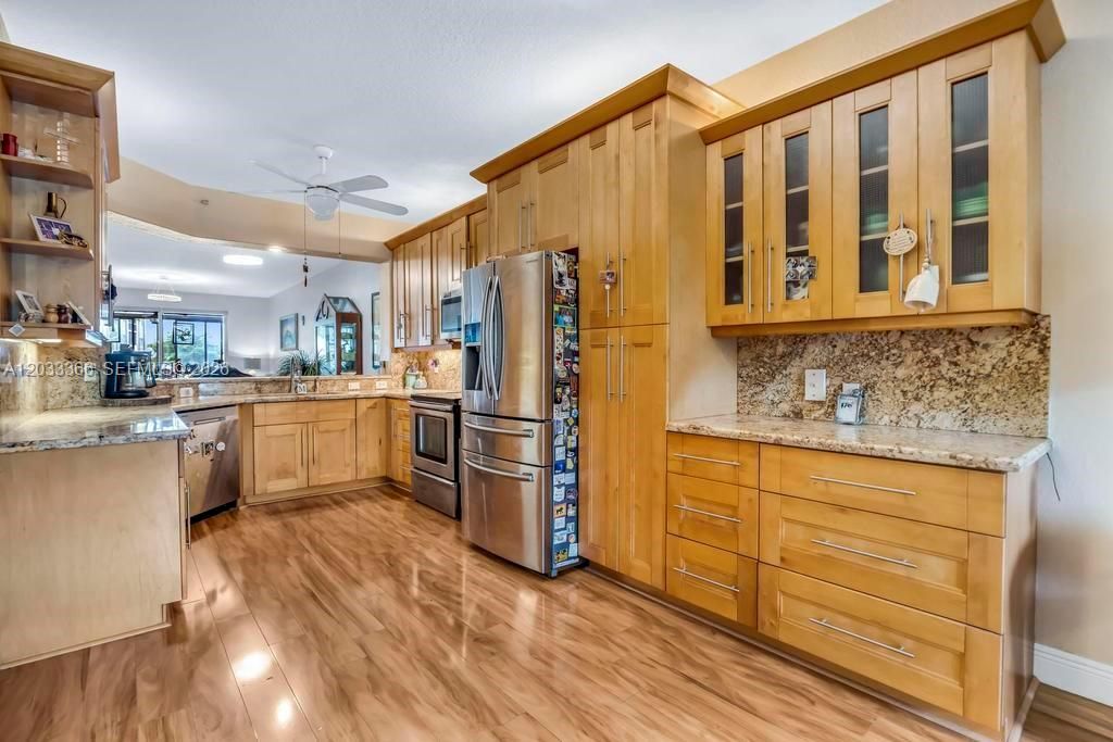 Image 7 of property listing at 7727 Southampton Ter 202, Tamarac, FL 33321