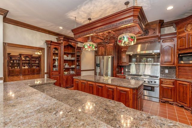 2081 Mossy Oak Cir, Clarksville, TN 37043