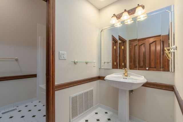 2081 Mossy Oak Cir, Clarksville, TN 37043