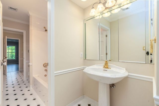 2081 Mossy Oak Cir, Clarksville, TN 37043