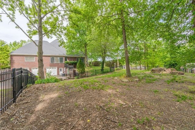 2081 Mossy Oak Cir, Clarksville, TN 37043