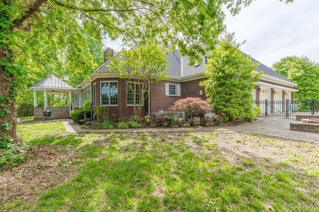 2081 Mossy Oak Cir, Clarksville, TN 37043