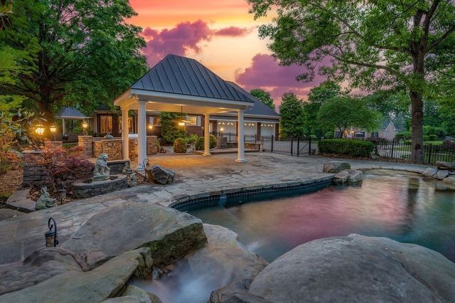 2081 Mossy Oak Cir, Clarksville, TN 37043