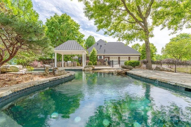 2081 Mossy Oak Cir, Clarksville, TN 37043